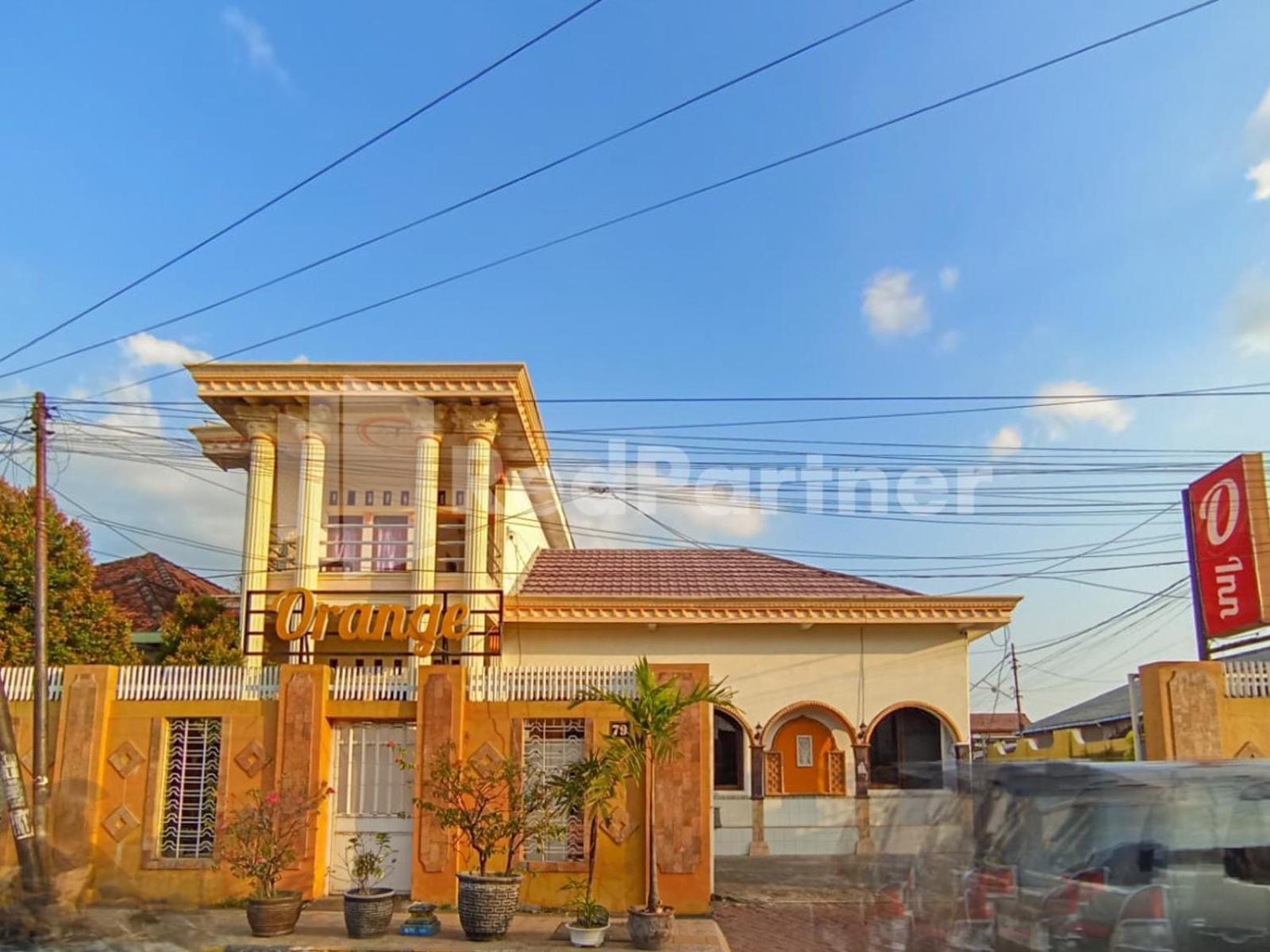 Hotel Oyo 3074 Orange Madiun